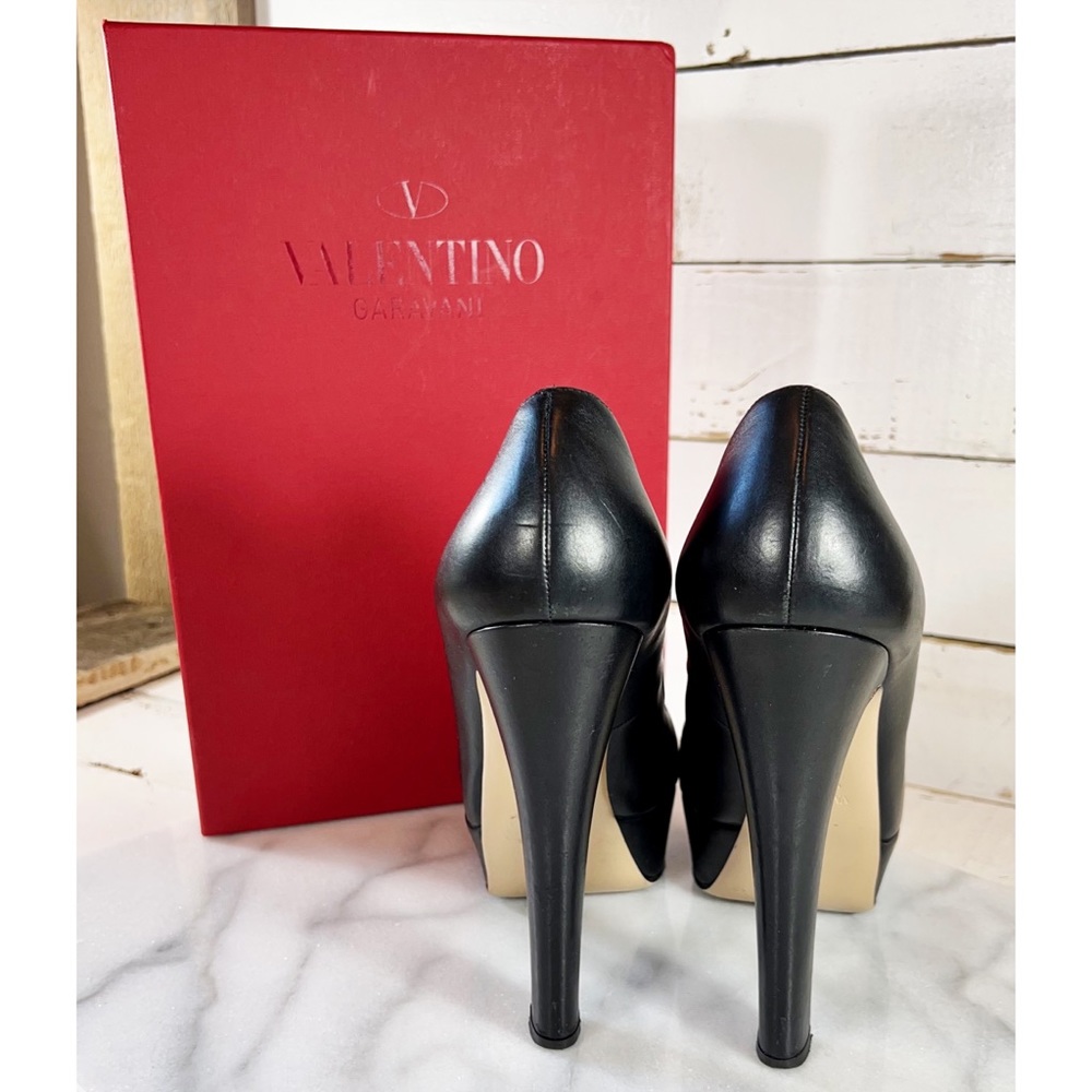 Valentino Garavani Black Leather Platform Pumps - Picture 4 of 8